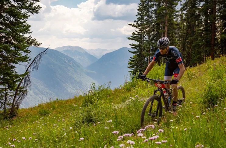 Solo rider in power of four mtb race