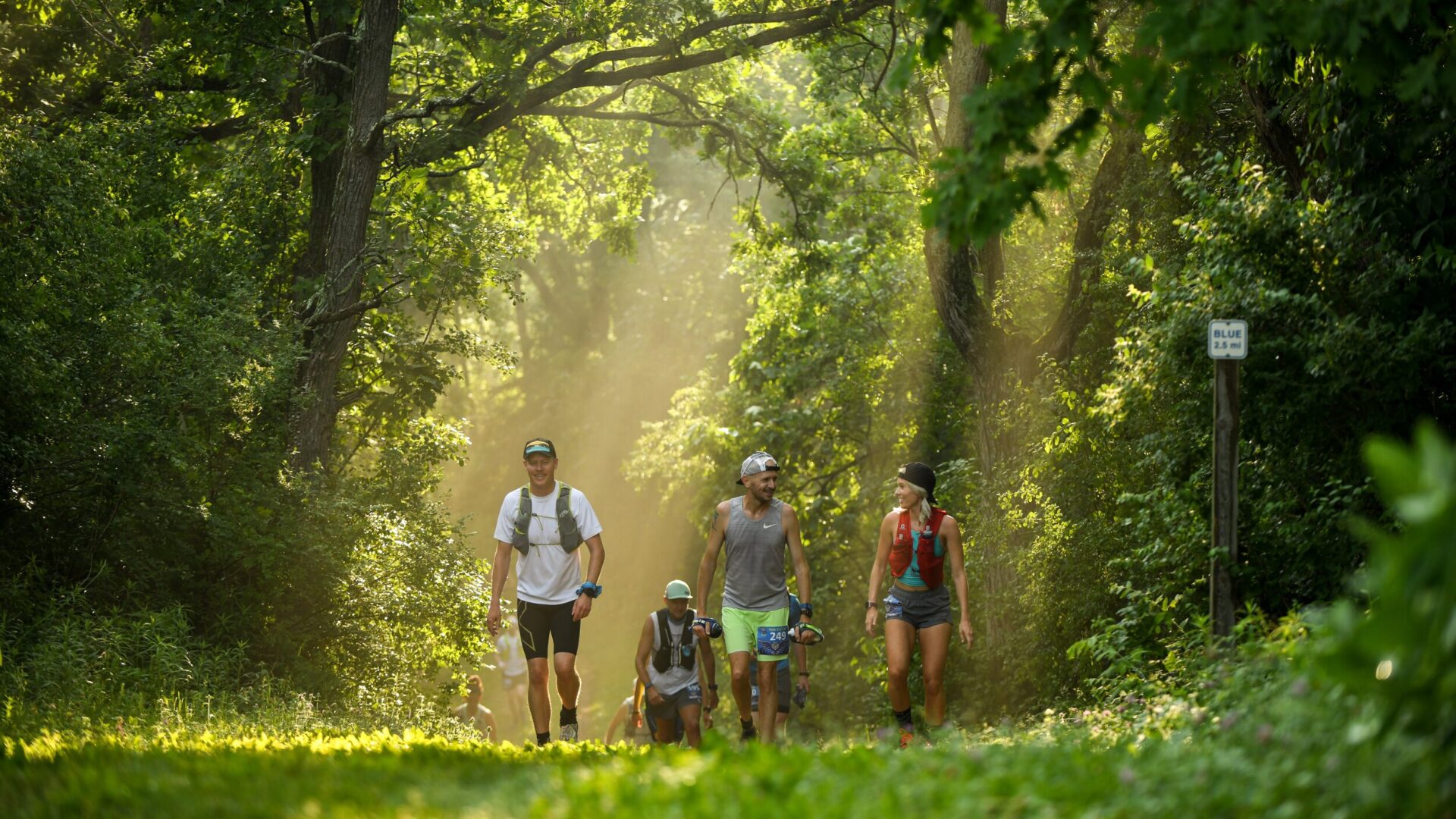 trail runners at kettle moraine 100
