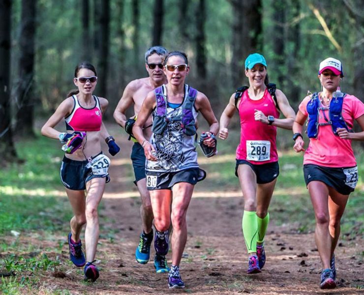 Pack of runners in Midwest trail running event