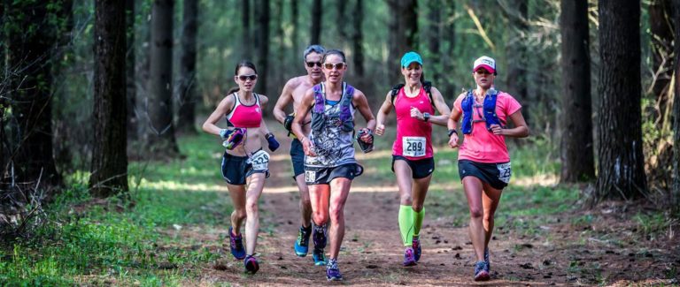 Pack of runners in Midwest trail running event