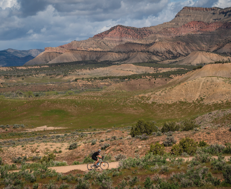 gravel cyclist at dirty edge gravel