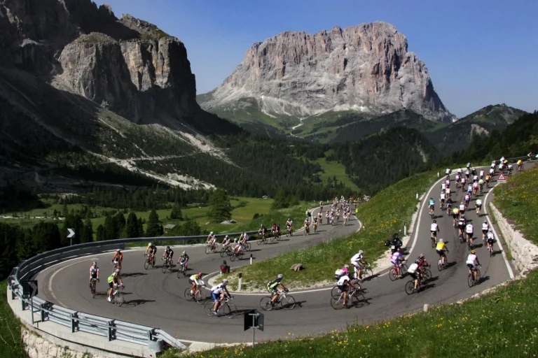 Riders in Maratona dles Dolomites