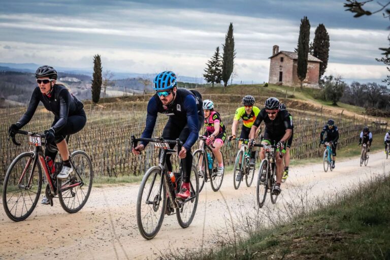 Riders in Gran Fondo Strade Bianche