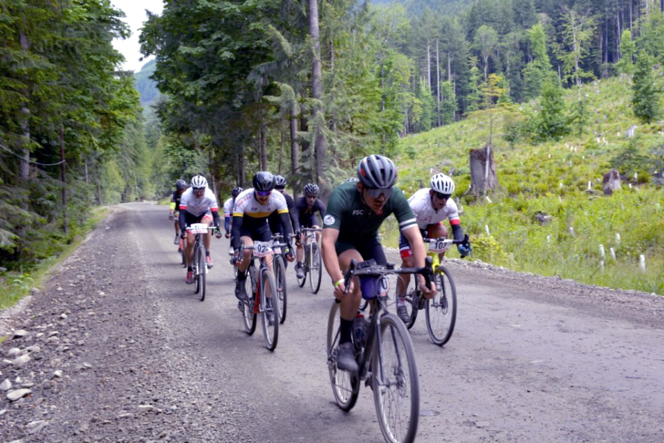 gravel cyclists at triple crown series