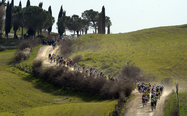 Riders in Gran Fondo Strade Bianche