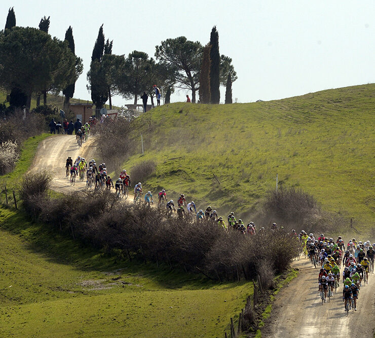 Riders in Gran Fondo Strade Bianche