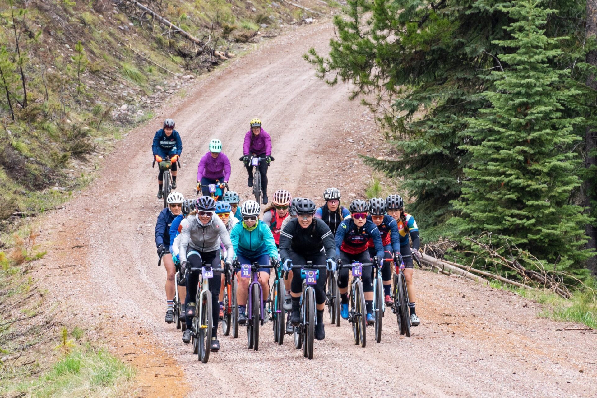 Pack of riders on Dusty Bandista Gravel course