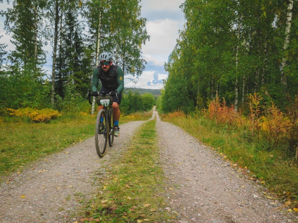Solo rider on trail in Falling Leaves Lahti gravel event.