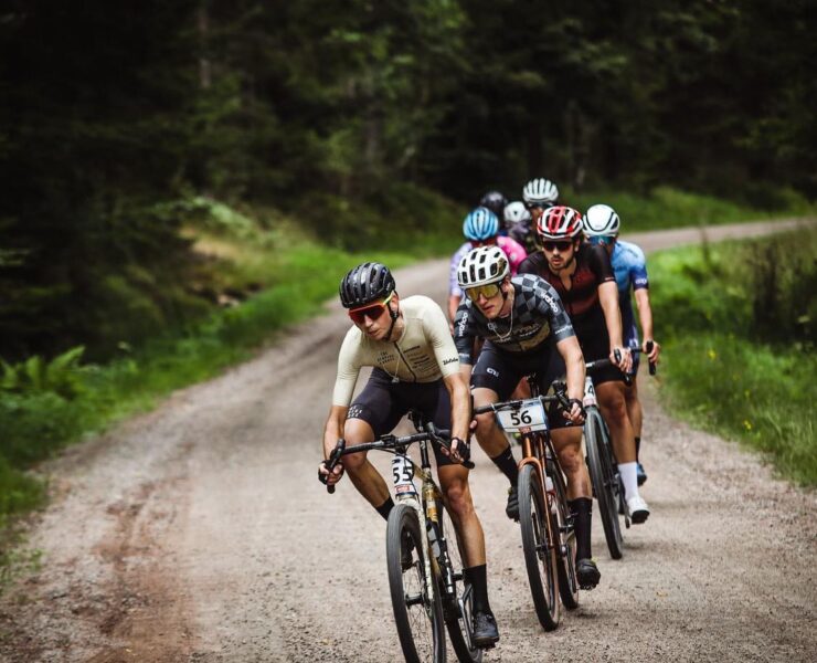 Pack of riders in Gravel Grit'n Grind Race