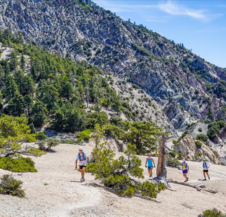 trail runners at the angeles crest 100 trail race ac100
